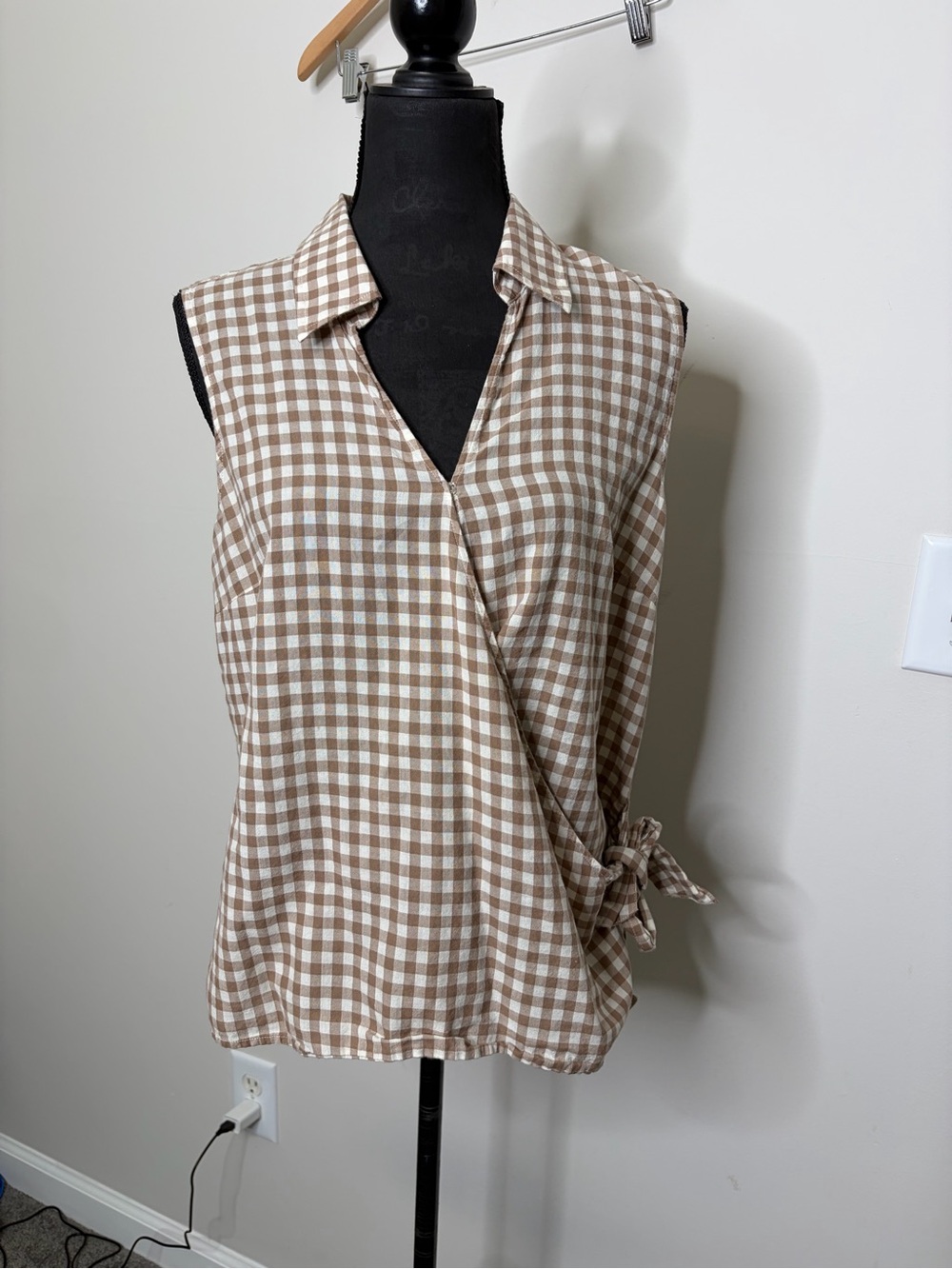 Vintage Y2K Sleeveless brown checkered wrap around collared shirt